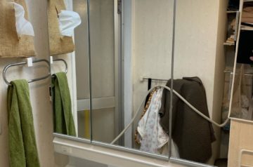 自宅の洗面台の鏡をDIYで三面鏡に変えたよ！