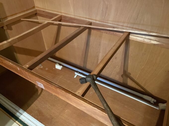 残った骨組みの解体