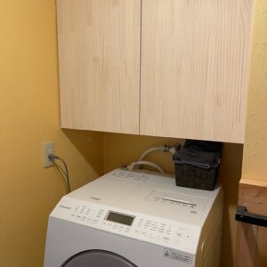 ドラム式洗濯機の上に収納棚と扉をDIY！洗濯スペースをすっきり目隠し
